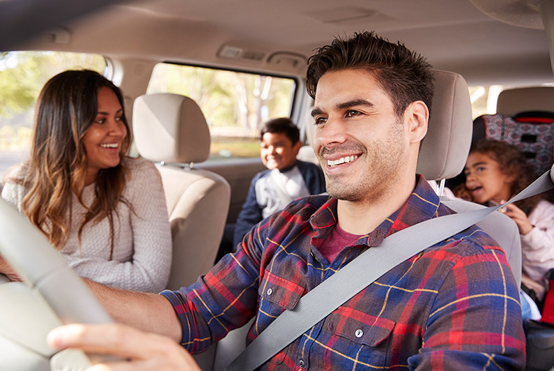 leisure-family-in-car